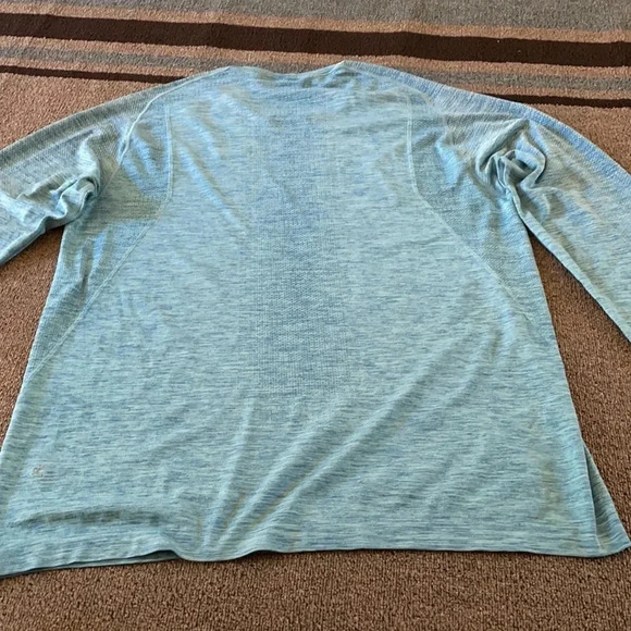 Lululemon metal vent tech - Picture 12 of 17